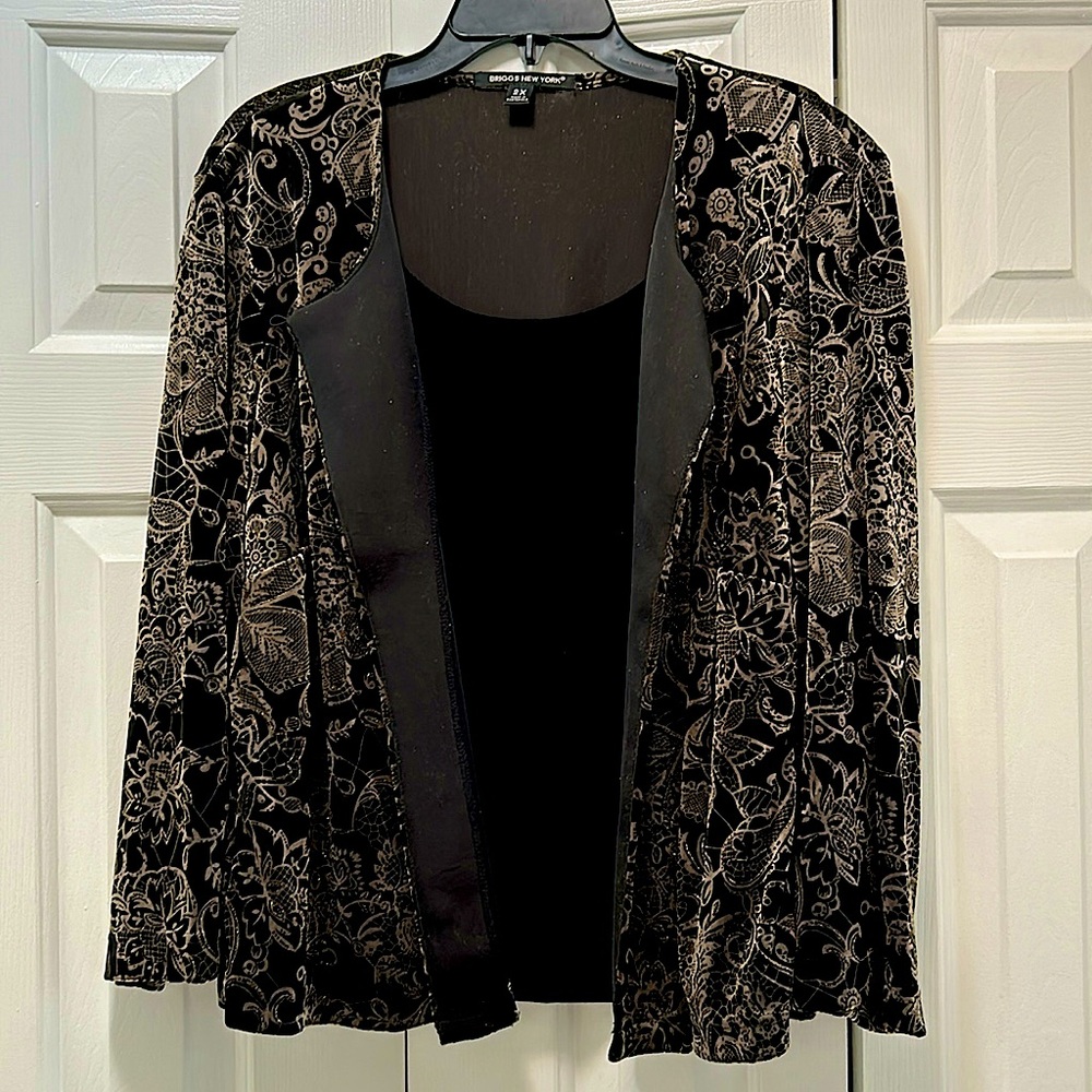Briggs New York velour 2X top with attached shell
